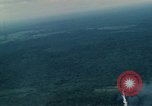 Standbild Air Attack Vietnam, 1965, aus Sekunde 28 historischem Filmmaterial Videoclip 65675073045