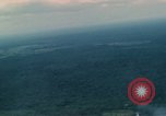 Standbild Air Attack Vietnam, 1965, aus Sekunde 31 historischem Filmmaterial Videoclip 65675073045