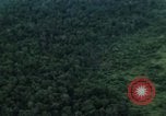 Standbild Air Attack Vietnam, 1965, aus Sekunde 36 historischem Filmmaterial Videoclip 65675073045