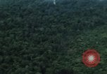 Standbild Air Attack Vietnam, 1965, aus Sekunde 38 historischem Filmmaterial Videoclip 65675073045