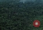 Standbild Air Attack Vietnam, 1965, aus Sekunde 40 historischem Filmmaterial Videoclip 65675073045