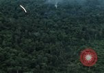 Standbild Air Attack Vietnam, 1965, aus Sekunde 41 historischem Filmmaterial Videoclip 65675073045