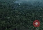 Standbild Air Attack Vietnam, 1965, aus Sekunde 44 historischem Filmmaterial Videoclip 65675073045
