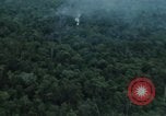 Standbild Air Attack Vietnam, 1965, aus Sekunde 45 historischem Filmmaterial Videoclip 65675073045