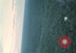 Standbild Air Attack Vietnam, 1965, aus Sekunde 48 historischem Filmmaterial Videoclip 65675073045