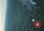Standbild Air Attack Vietnam, 1965, aus Sekunde 50 historischem Filmmaterial Videoclip 65675073045