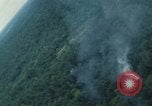 Standbild Air Attack Vietnam, 1965, aus Sekunde 54 historischem Filmmaterial Videoclip 65675073045