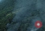 Standbild Air Attack Vietnam, 1965, aus Sekunde 57 historischem Filmmaterial Videoclip 65675073045