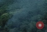 Standbild Air Attack Vietnam, 1965, aus Sekunde 59 historischem Filmmaterial Videoclip 65675073045