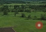 Image attaque aérienne Vietnam, 1965, de la seconde 6 séquences d'archives historiques vidéo 65675073046