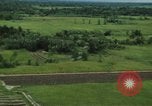 Image attaque aérienne Vietnam, 1965, de la seconde 25 séquences d'archives historiques vidéo 65675073046