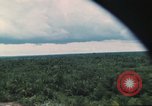 Image attaque aérienne Vietnam, 1965, de la seconde 5 séquences d'archives historiques vidéo 65675073047