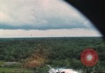 Image attaque aérienne Vietnam, 1965, de la seconde 6 séquences d'archives historiques vidéo 65675073047