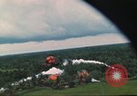 Image attaque aérienne Vietnam, 1965, de la seconde 11 séquences d'archives historiques vidéo 65675073047