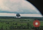 Image attaque aérienne Vietnam, 1965, de la seconde 17 séquences d'archives historiques vidéo 65675073047