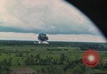 Image attaque aérienne Vietnam, 1965, de la seconde 18 séquences d'archives historiques vidéo 65675073047