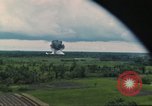 Image attaque aérienne Vietnam, 1965, de la seconde 21 séquences d'archives historiques vidéo 65675073047