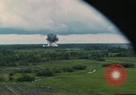 Image attaque aérienne Vietnam, 1965, de la seconde 24 séquences d'archives historiques vidéo 65675073047