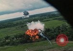 Image attaque aérienne Vietnam, 1965, de la seconde 30 séquences d'archives historiques vidéo 65675073047