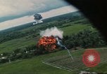 Image attaque aérienne Vietnam, 1965, de la seconde 31 séquences d'archives historiques vidéo 65675073047