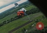 Image attaque aérienne Vietnam, 1965, de la seconde 33 séquences d'archives historiques vidéo 65675073047