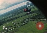 Image attaque aérienne Vietnam, 1965, de la seconde 41 séquences d'archives historiques vidéo 65675073047