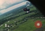 Image attaque aérienne Vietnam, 1965, de la seconde 42 séquences d'archives historiques vidéo 65675073047