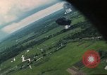 Image attaque aérienne Vietnam, 1965, de la seconde 44 séquences d'archives historiques vidéo 65675073047