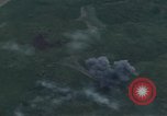 Image attaque aérienne Vietnam, 1965, de la seconde 25 séquences d'archives historiques vidéo 65675073048