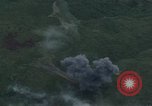 Image attaque aérienne Vietnam, 1965, de la seconde 29 séquences d'archives historiques vidéo 65675073048