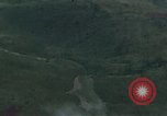 Image attaque aérienne Vietnam, 1965, de la seconde 32 séquences d'archives historiques vidéo 65675073048