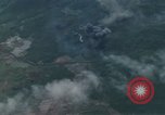 Image attaque aérienne Vietnam, 1965, de la seconde 61 séquences d'archives historiques vidéo 65675073048