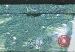 Immagine di Attacco aereo Il Vietnam, 1965, secondo 1 filmato di repertorio 65675073050