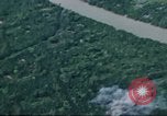 Immagine di Attacco aereo Il Vietnam, 1965, secondo 17 filmato di repertorio 65675073050
