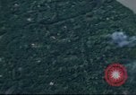 Immagine di Attacco aereo Il Vietnam, 1965, secondo 24 filmato di repertorio 65675073050