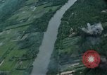 Immagine di Attacco aereo Il Vietnam, 1965, secondo 34 filmato di repertorio 65675073051