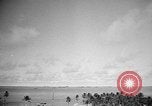 Standbild atomare Explosion im Test Baker Operation Crossroads Marschall Inseln, 1946, aus Sekunde 23 historischem Filmmaterial Videoclip 65675073073