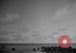 Standbild atomare Explosion im Test Baker Operation Crossroads Marschall Inseln, 1946, aus Sekunde 34 historischem Filmmaterial Videoclip 65675073073