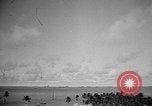 Standbild atomare Explosion im Test Baker Operation Crossroads Marschall Inseln, 1946, aus Sekunde 36 historischem Filmmaterial Videoclip 65675073073