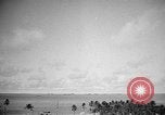 Standbild atomare Explosion im Test Baker Operation Crossroads Marschall Inseln, 1946, aus Sekunde 46 historischem Filmmaterial Videoclip 65675073073