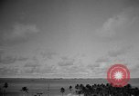 Standbild atomare Explosion im Test Baker Operation Crossroads Marschall Inseln, 1946, aus Sekunde 58 historischem Filmmaterial Videoclip 65675073073
