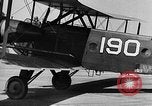 Image West Point Les cadets apprennent à propos d'avions à Mitchel Domaine Hempstead New York USA, 1937, de la seconde 28 séquences d'archives historiques vidéo 65675073086