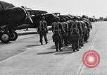Standbild West Point Kadetten Flug Einarbeitung bei Mitchel Feld Hempstead New York USA, 1937, aus Sekunde 47 historischem Filmmaterial Videoclip 65675073087