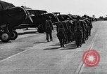 Standbild West Point Kadetten Flug Einarbeitung bei Mitchel Feld Hempstead New York USA, 1937, aus Sekunde 48 historischem Filmmaterial Videoclip 65675073087
