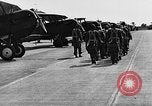 Standbild West Point Kadetten Flug Einarbeitung bei Mitchel Feld Hempstead New York USA, 1937, aus Sekunde 49 historischem Filmmaterial Videoclip 65675073087