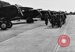 Standbild West Point Kadetten Flug Einarbeitung bei Mitchel Feld Hempstead New York USA, 1937, aus Sekunde 52 historischem Filmmaterial Videoclip 65675073087