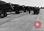 Standbild West Point Kadetten Flug Einarbeitung bei Mitchel Feld Hempstead New York USA, 1937, aus Sekunde 56 historischem Filmmaterial Videoclip 65675073087