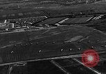 Standbild B-6A Bomber und O-1D Ausübung Ebenen bei Mitchel Feld Hempstead New York USA, 1937, aus Sekunde 9 historischem Filmmaterial Videoclip 65675073088