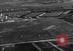 Standbild B-6A Bomber und O-1D Ausübung Ebenen bei Mitchel Feld Hempstead New York USA, 1937, aus Sekunde 10 historischem Filmmaterial Videoclip 65675073088