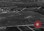 Standbild B-6A Bomber und O-1D Ausübung Ebenen bei Mitchel Feld Hempstead New York USA, 1937, aus Sekunde 11 historischem Filmmaterial Videoclip 65675073088